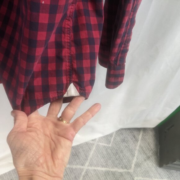 Gap Size Large Blue and Red Checkered Long Sleeved Button Down - Picture 6 of 16